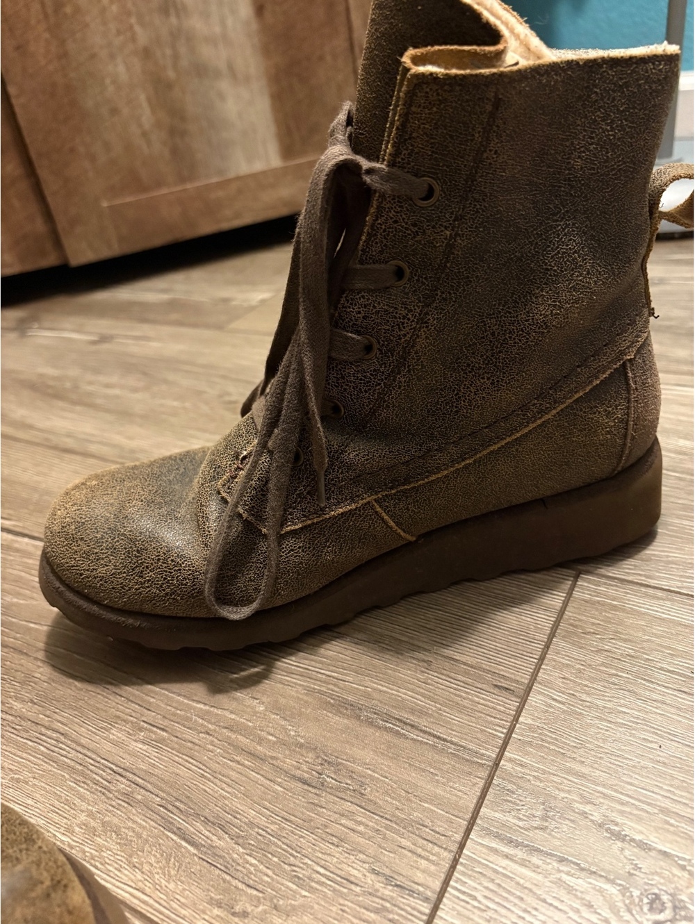 Bearpaw Brown Suede Lace-Up Ankle Boots w/ fur Lining